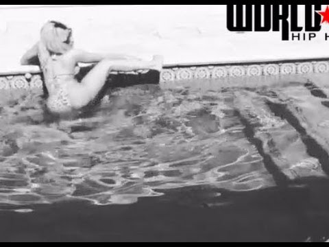 Nicki Minaj Twerking In A Pool