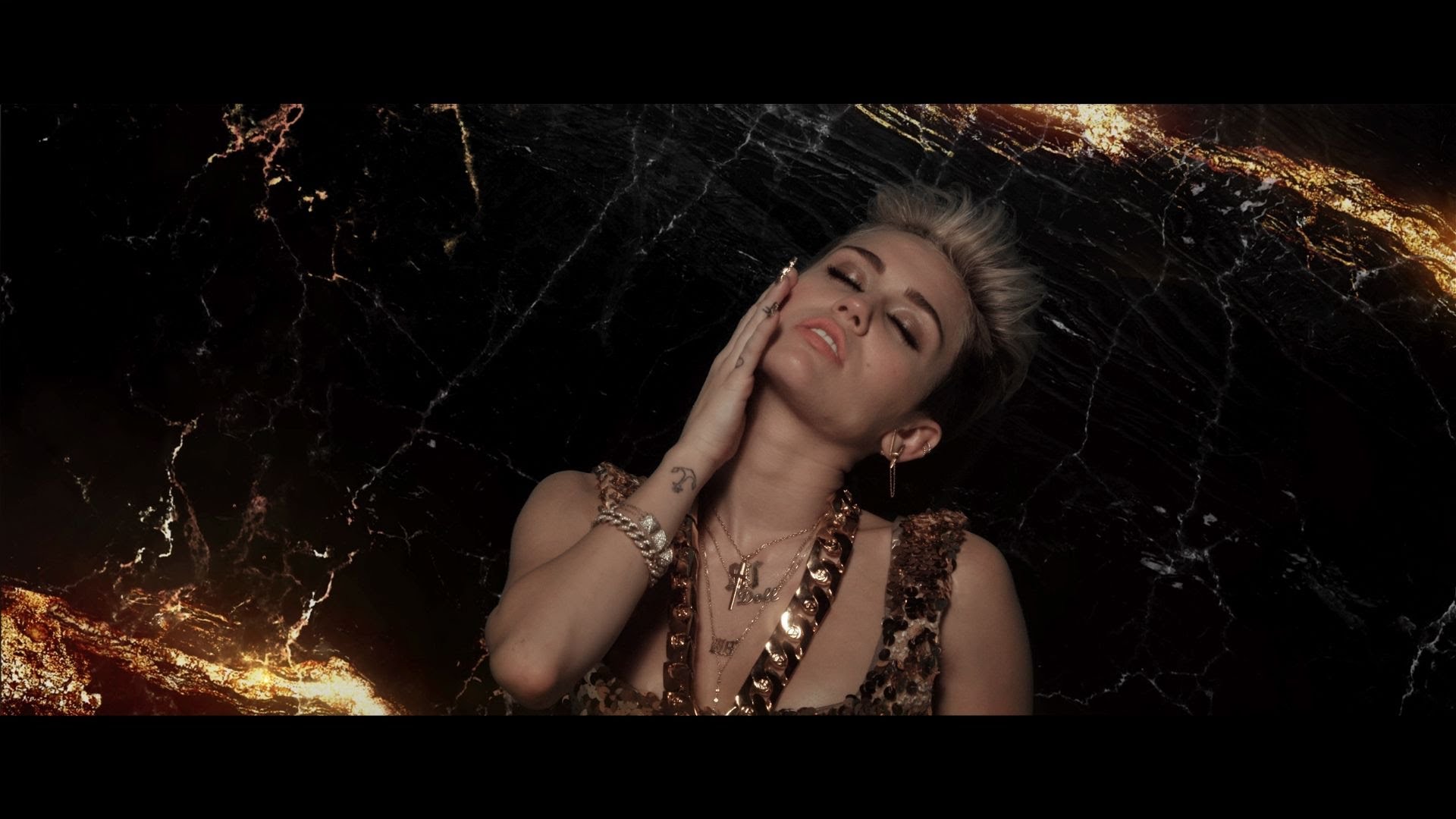 Big Sean Starring Miley Cyrus – Fire