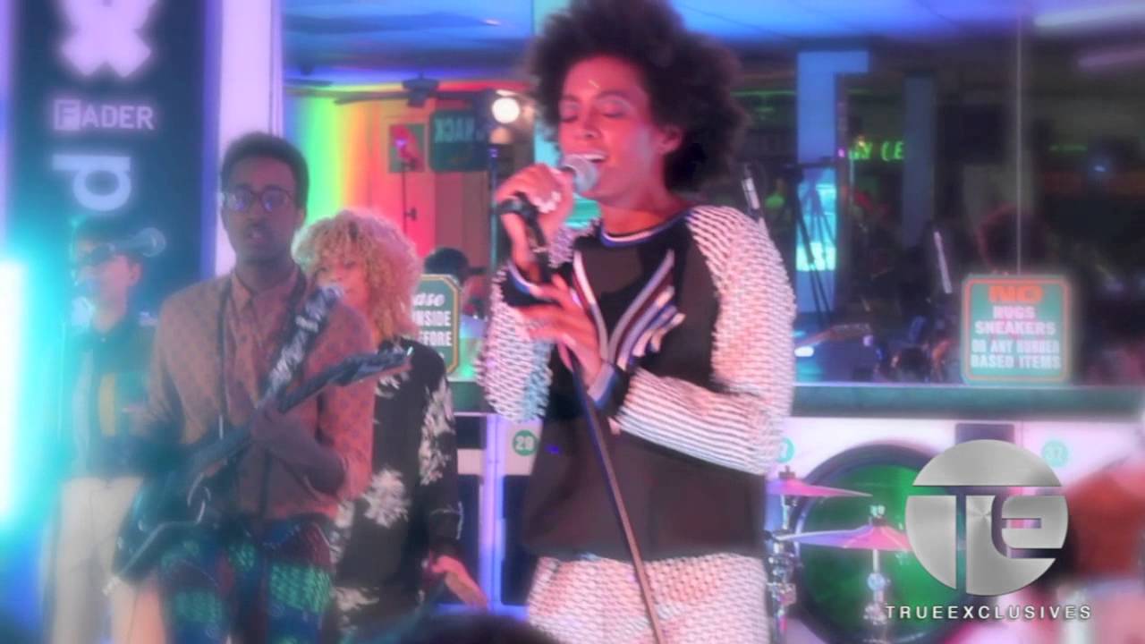Solange Performs A Concert…In A Laundromat