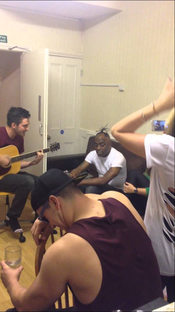 Coolio Performs “Gangstas Paradise” In Students’ Apartment