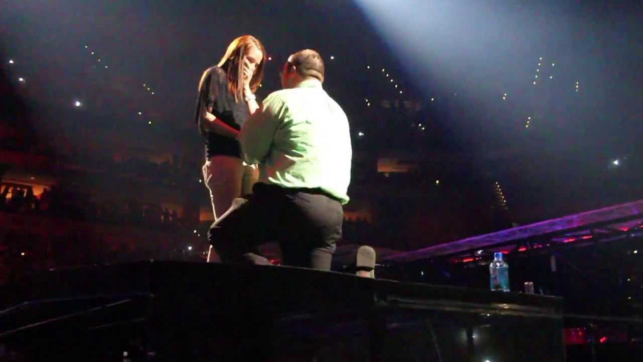 Justin Timberlake Helps A Fan Propose To His Girlfriend