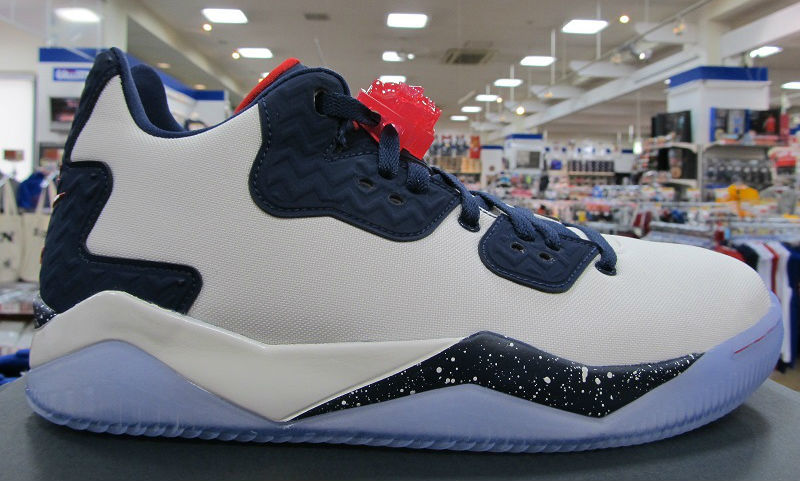 air-jordan-spike-40-low-white-navy-1_xyzkpo