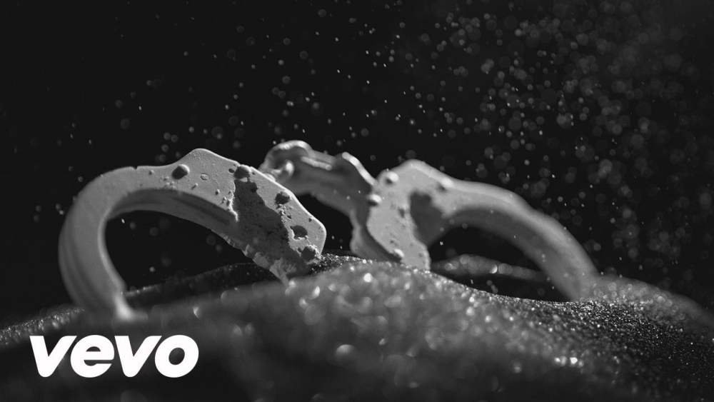 Usher Feat. Nas & Bibi Bourelly – Chains