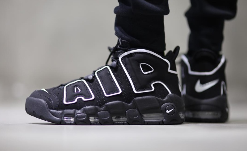 nike-air-more-up-tempo-on-feet-02_mlafgi